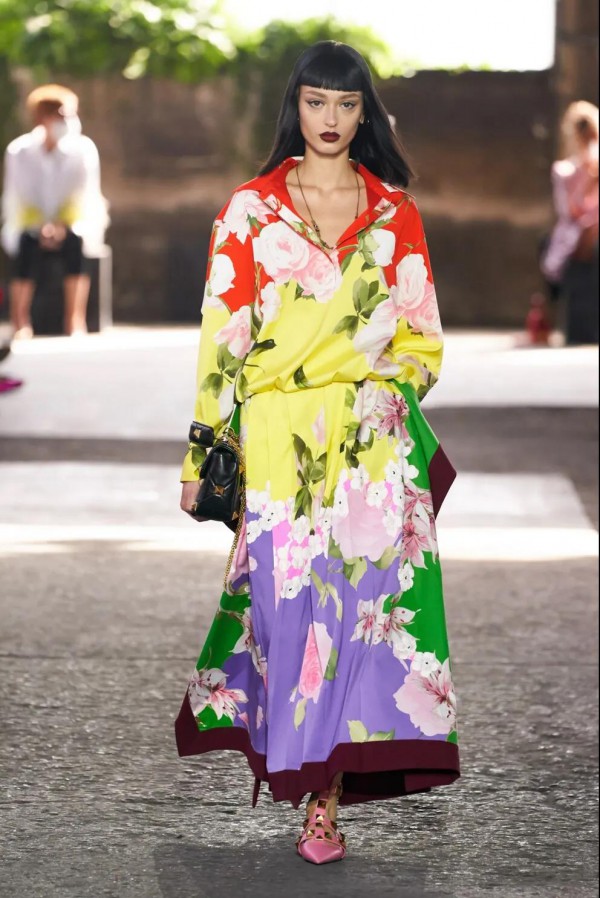 2021春夏服装都出现过哪些热带元素   印花年年有,年年都不同