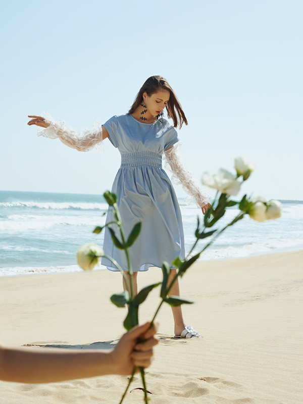 女装碎花上衣的搭配   黑色连衣裙搭配什么鞋子