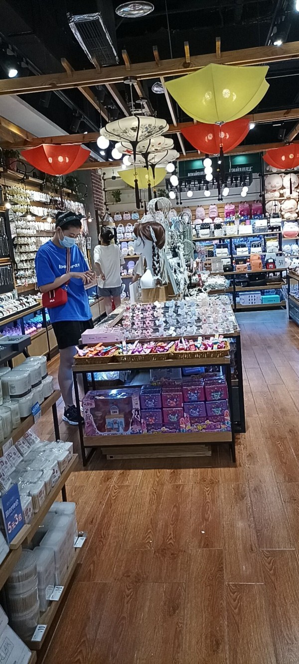 恭贺JOUIN潮美汇店成都万达新开业!祝贺生意兴隆,财源广进!