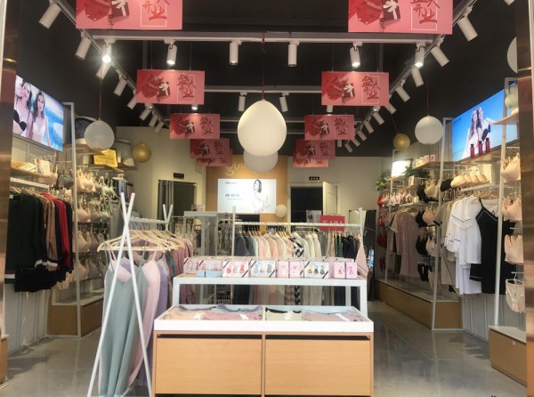 疫情期间众人纷纷投入实体店创业,内衣加盟让创业不再困难