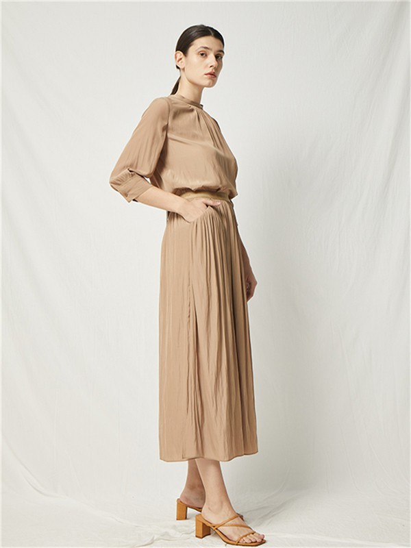 黄色系服装怎么的搭配 什么款式更加端庄