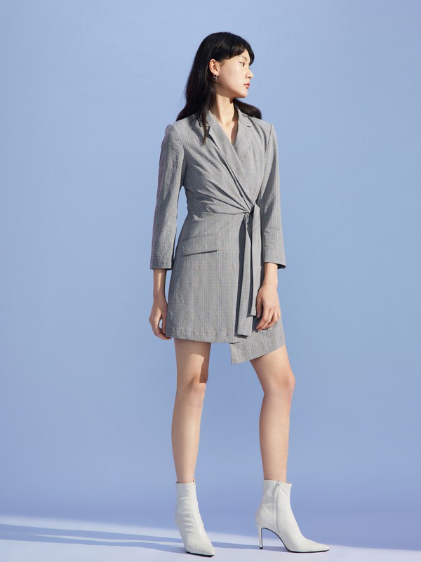 女生初入职场的搭配技巧?职场怎么穿才不显得老气