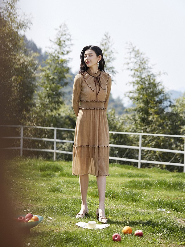 七夕女生适合穿什么样的服装约会呢?气质连衣裙怎么样