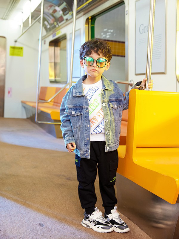 5-6岁的小男孩适合穿什么外套?秋天小男孩个性穿搭!