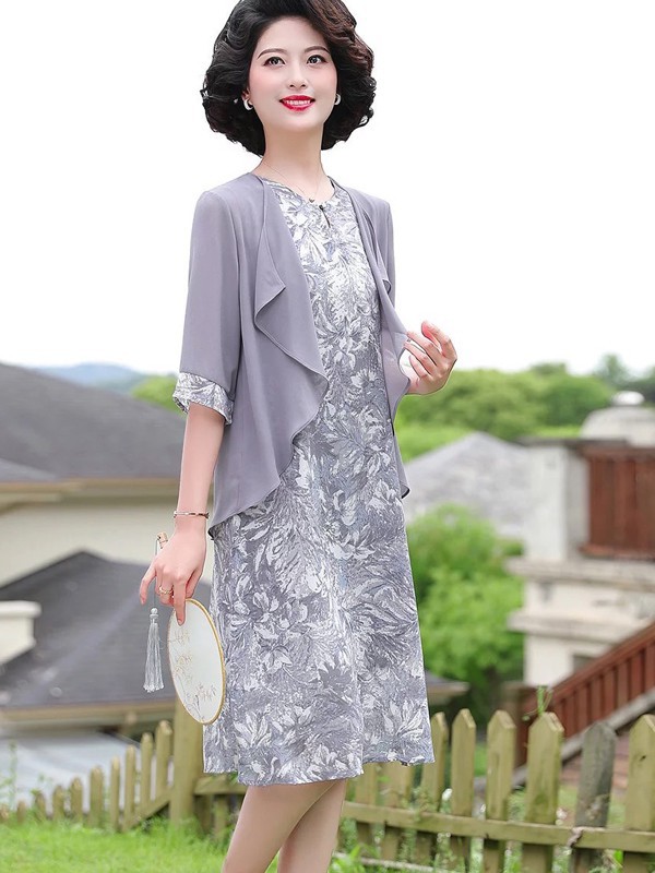 40岁女性适合穿什么衣服更显气质? 给妈妈买什么衣服比较好看?