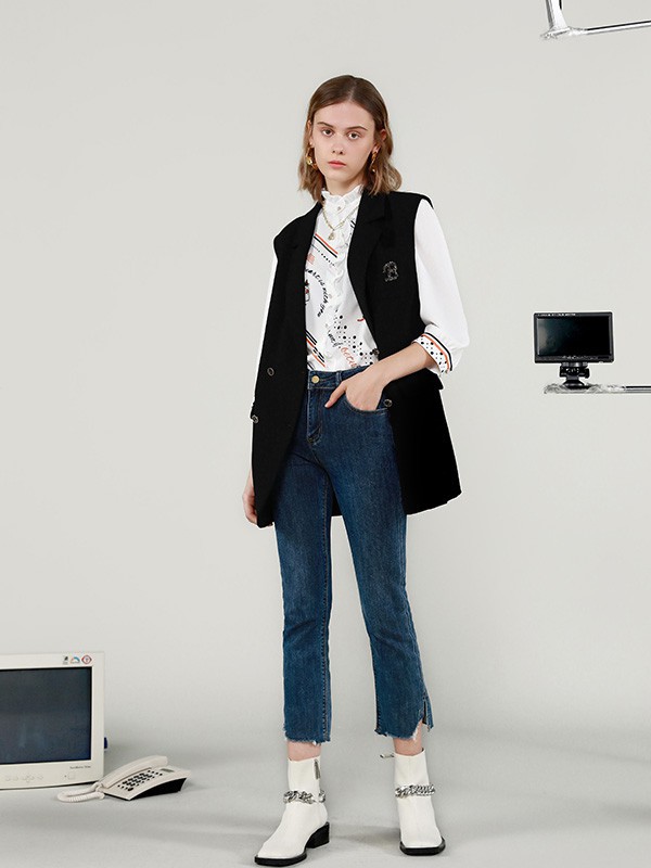 秋装牛仔裤搭配什么上衣好看  怎么搭配更气质