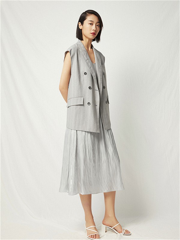 女生无袖服装搭配 怎么穿更时尚