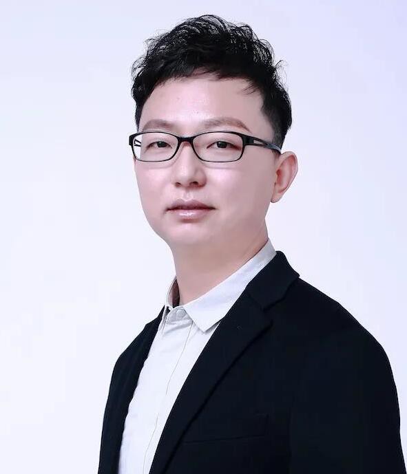 北京服装学院 x 迪尚集团医护服装联合发布会:“最美逆行者” | SS22 CFW 特别呈现