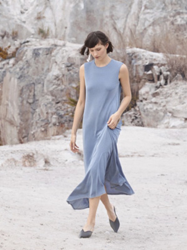 日常出勤适合穿什么服装 蓝色单品如何搭配