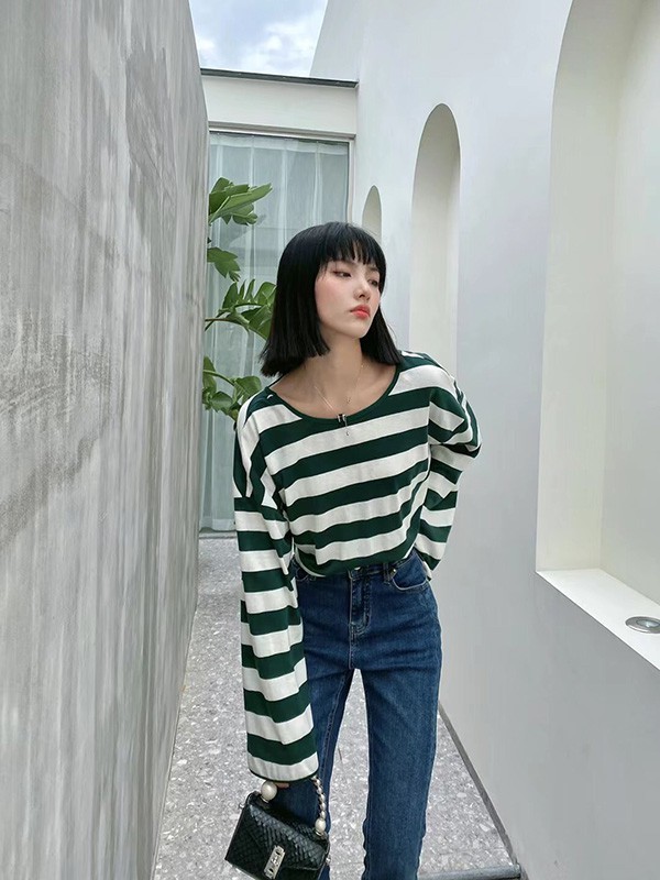 斑马条纹短款上衣可以怎么搭配 怎么穿帅气又性感
