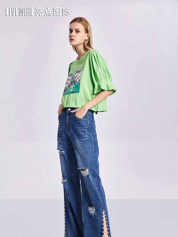 时尚T恤搭配牛仔裤好看吗 休闲出行怎么穿