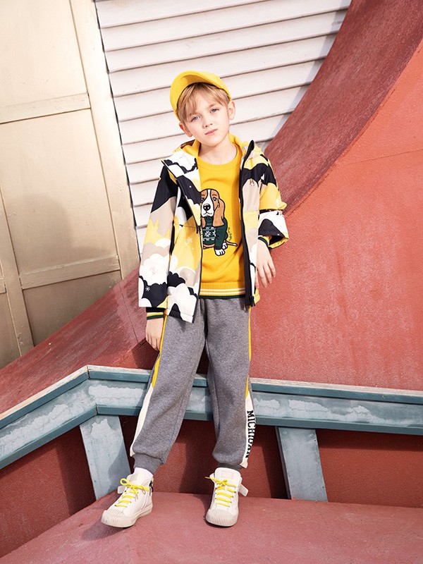 秋冬季节小男生外套怎么搭配 什么颜色更好看