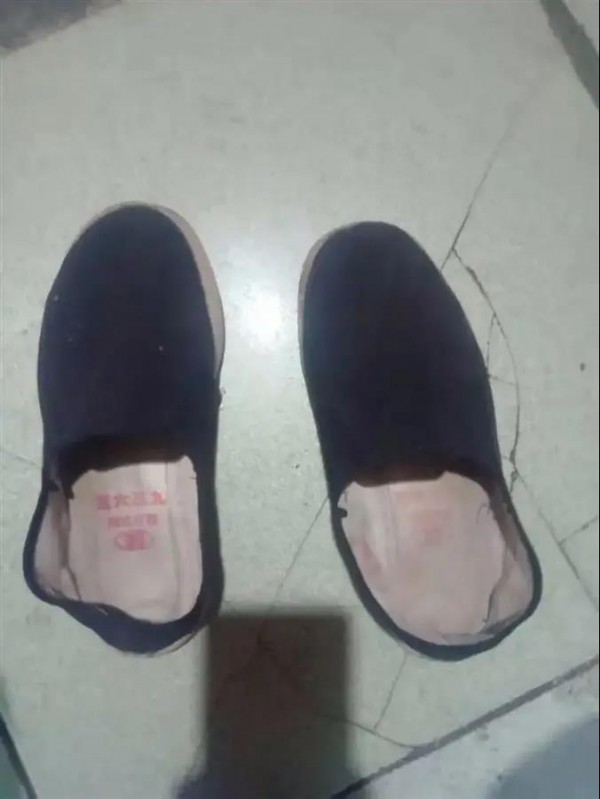 农民工带孩子去买衣服被侮辱,歧视!耐克道歉   员工素质有待提高