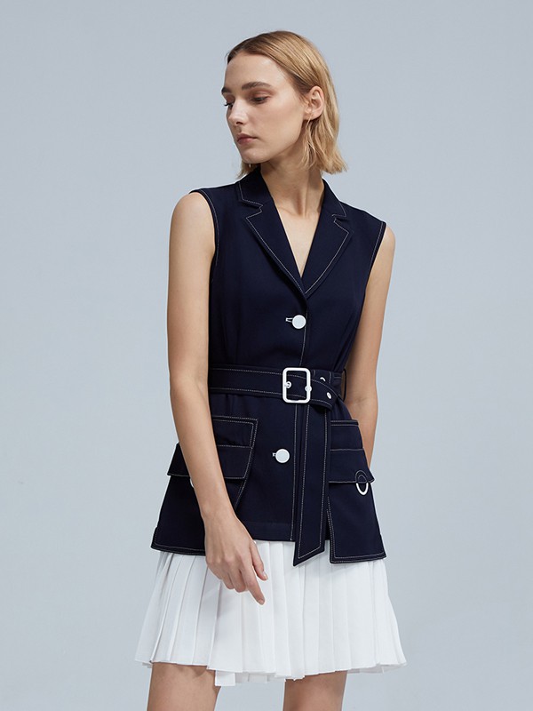 女生无袖装可以怎么穿 适合职场吗