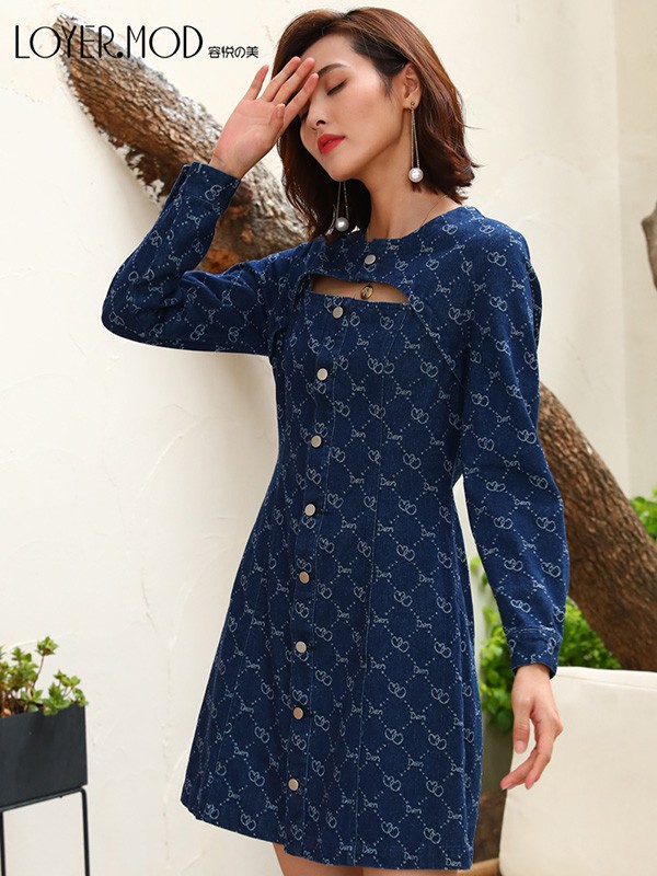 秋天穿什么裙子好看?黑色半身裙搭配什么上衣