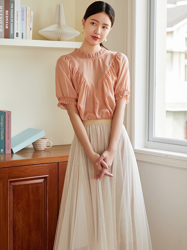 上衣怎么挑选 适合半身裙还是裤子怎么搭配更好看