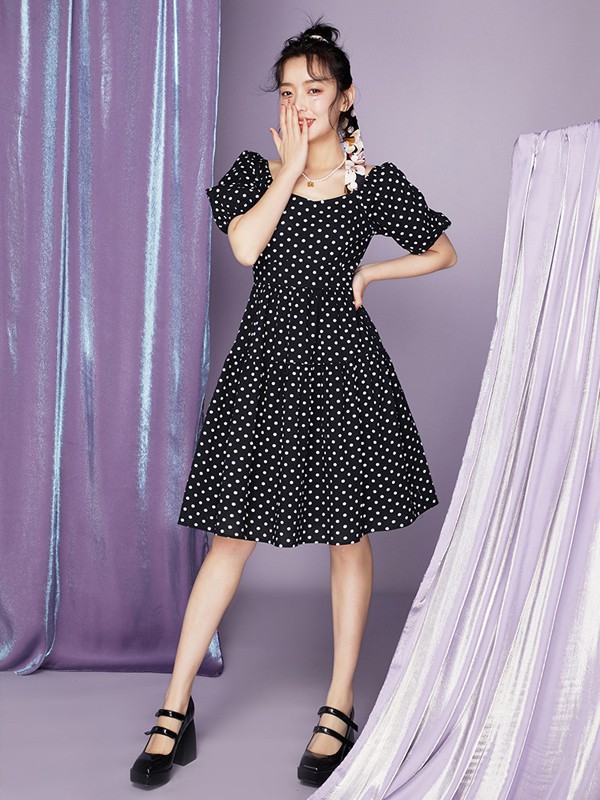 波点裙子怎么穿 黑色&白色什么颜色波点更好看