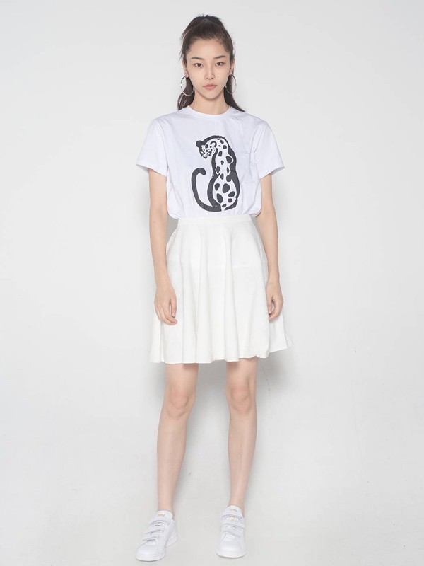 不同颜色的半身裙可以怎么搭配 百褶短裙好看吗