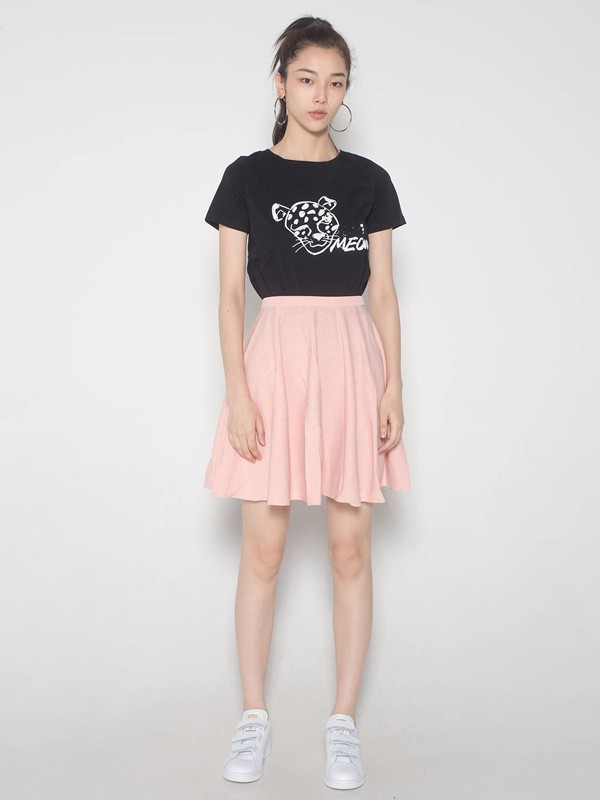 不同颜色的半身裙可以怎么搭配 百褶短裙好看吗