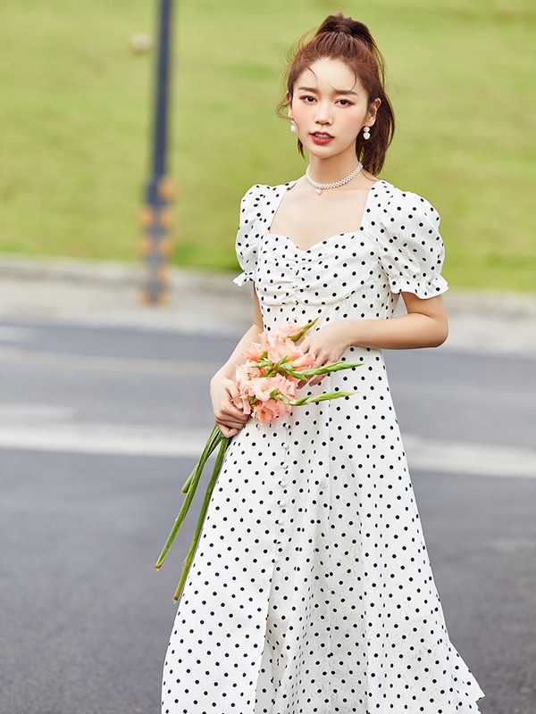 碎花连衣裙适合秋天穿吗?30°天气穿什么裙子好