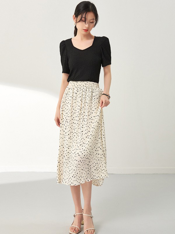 半身裙要怎么搭配才更有气质?香芋紫的半身裙搭配什么上衣好看?