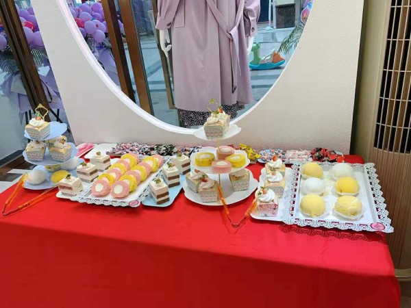 热烈祝贺艾丽哲女装广东肇庆又开一家门店!祝福新店开业大吉,客似云来!