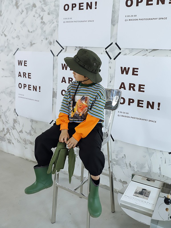 5岁男孩旅游出玩穿什么好看?背带裤搭配卫衣好看吗