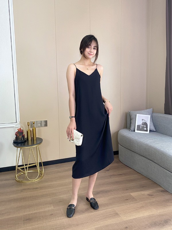 秋冬适合穿吊带连衣裙吗 吊带连衣裙适合搭配什么外套呢