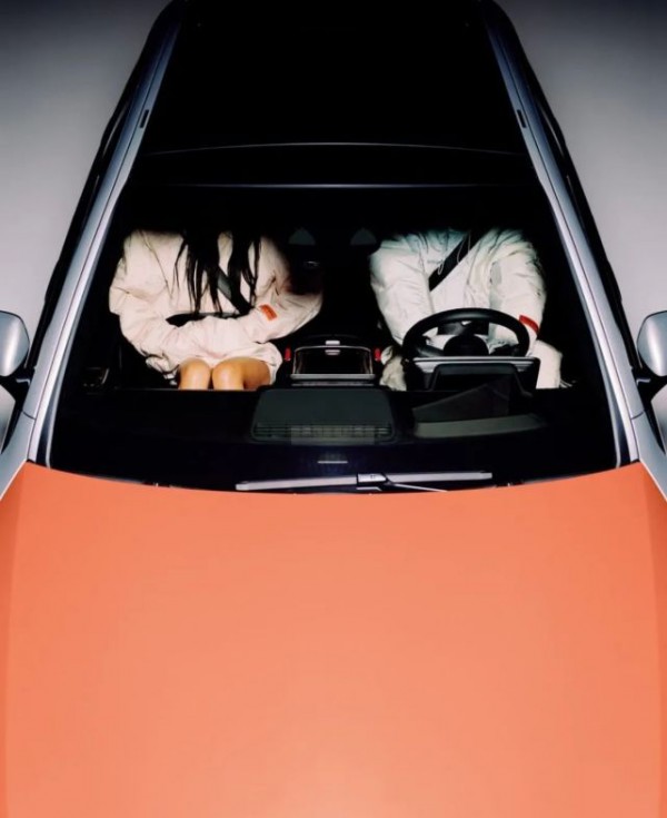 美国纽约新晋潮牌Heron Preston庆祝奔驰安全气囊40周年,推出可持续服饰联名款!