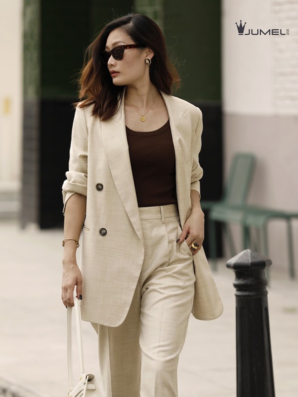 杨某幂都爱穿的经典千格鸟外套,优雅气质十分时髦!大热的千格鸟外套如何搭配?