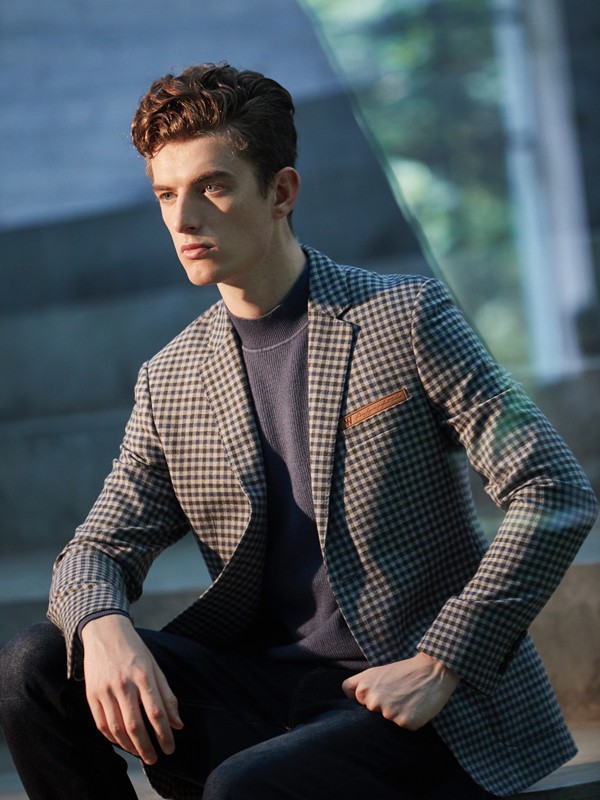 《理想之城》赵某廷清爽耐看的职场穿搭值得男生借鉴!