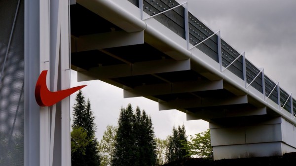 耐克总部宣布全体员工放假,让大家放松减压!