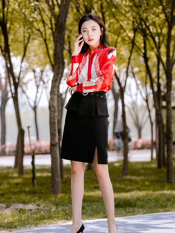 电视剧《乔家的儿女》毛某彤喜欢穿的红色服装哪款更好看