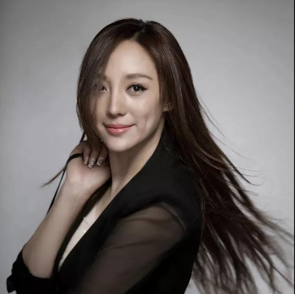 2022春夏中国国际时装周巴黎娜丽罗荻2022秋冬流行趋势发布论坛落幕