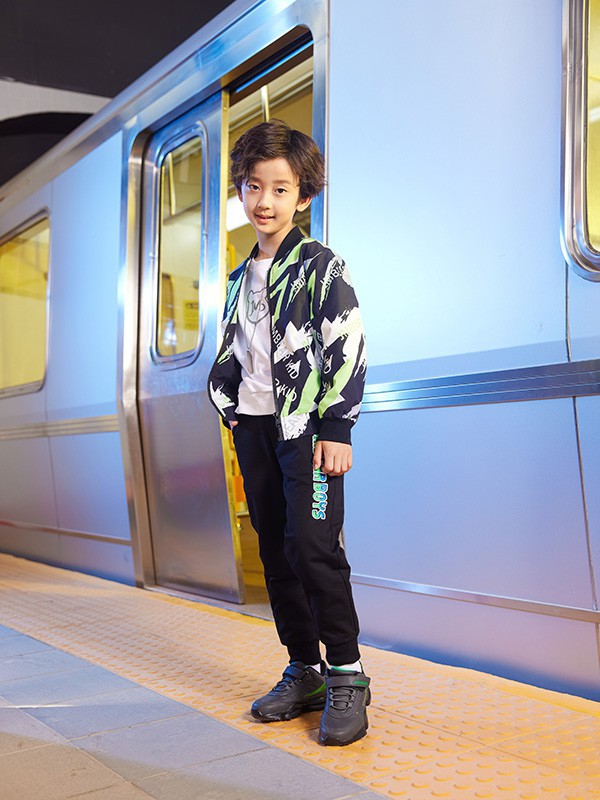 3-4岁的男童穿搭 这几款花外套值得入手