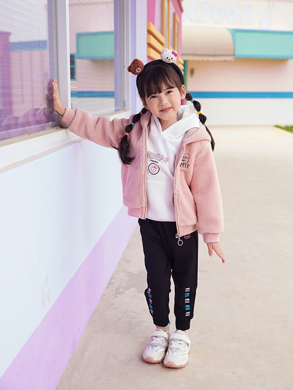 粉色外套里面要怎么穿?小女孩粉色单品怎么搭配才好看