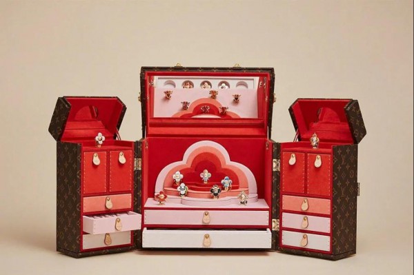 寺库再被爆出欠款丑闻；Everlane宣布将关闭天猫旗舰店