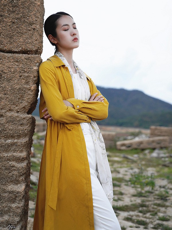 秋天穿三款外套就足够了!风衣外套里面怎么搭配好看