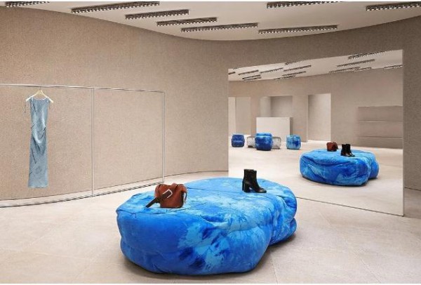 Superdry起诉ASOS抄袭,Givenchy现任创意总监作品被指抄袭