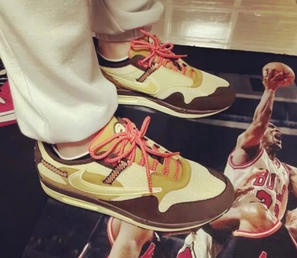 又一新款配色被曝光!Travis Scott与nike联名款即将发售,各位鞋迷期待吗