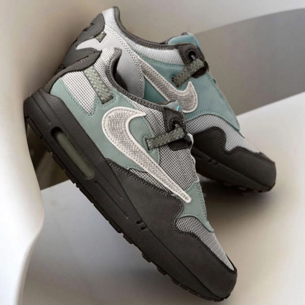 又一新款配色被曝光!Travis Scott与nike联名款即将发售,各位鞋迷期待吗