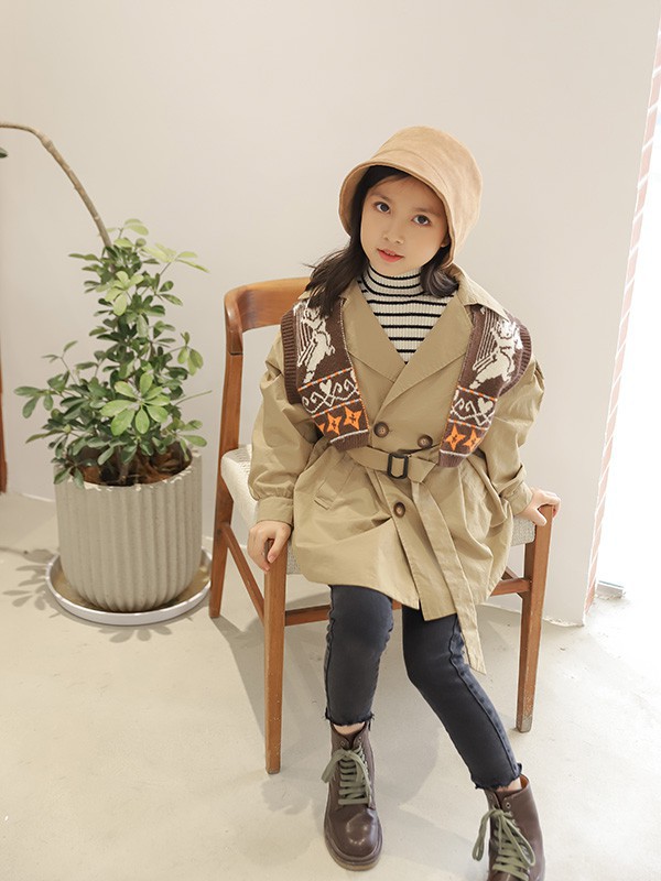 8岁小女孩秋天风衣要怎么搭配?小女孩秋季日常LOOK