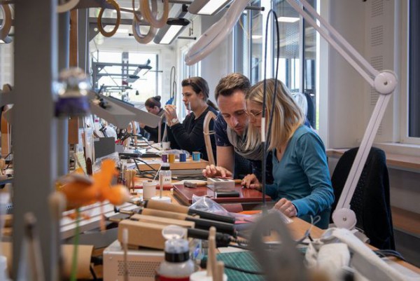 爱马仕开培训学校了?毕业后还将有机会在旗下19家皮具工坊工作