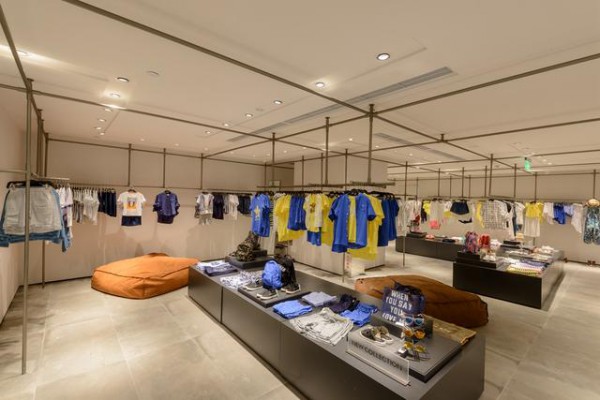 国内快时尚品牌UR全球门店冲破300家,未来该如何突破?