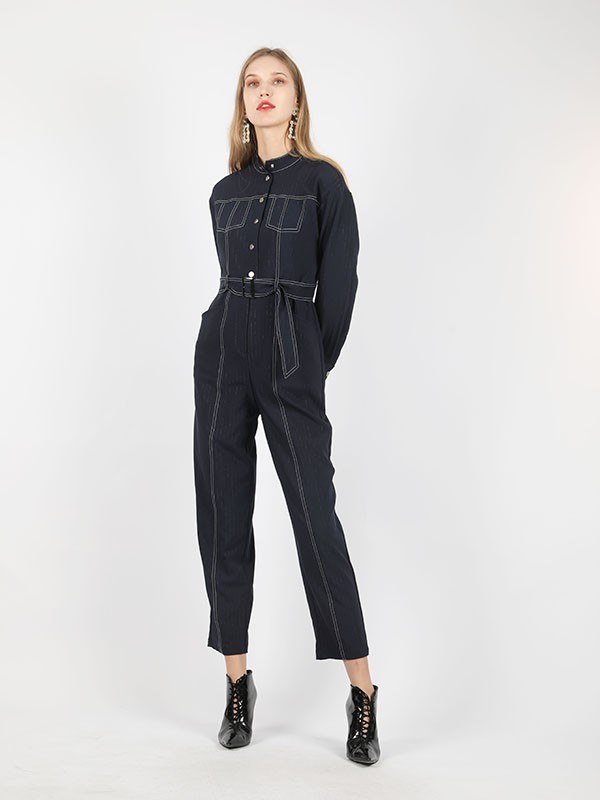 全黑怎么搭配?牛仔连体裤搭配什么鞋子好看