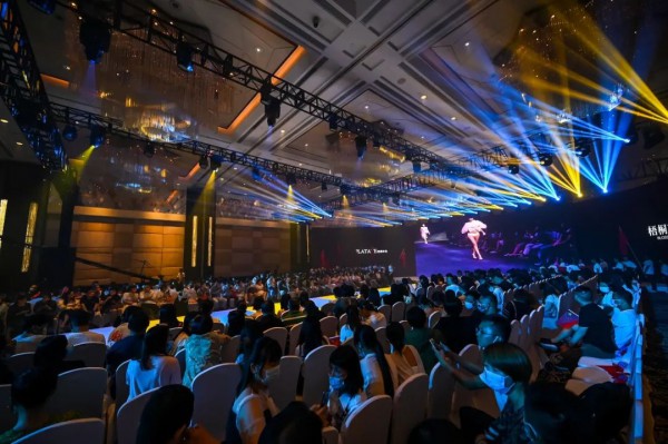 2022梧桐本色春夏新品发布会“梧桐崛起须壮志·凤凰涅槃显本色”圆满成功