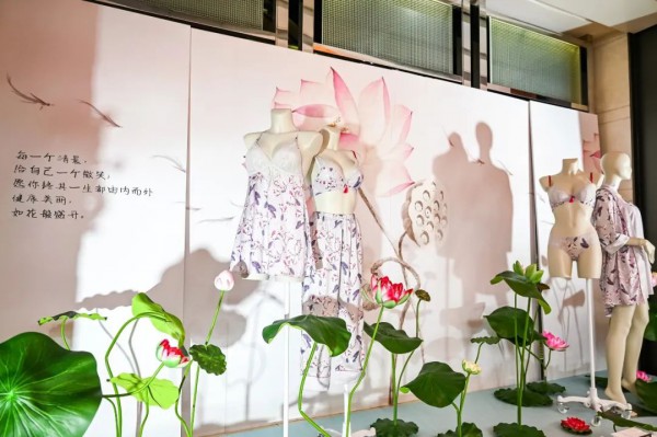 2022梧桐本色春夏新品发布会“梧桐崛起须壮志·凤凰涅槃显本色”圆满成功