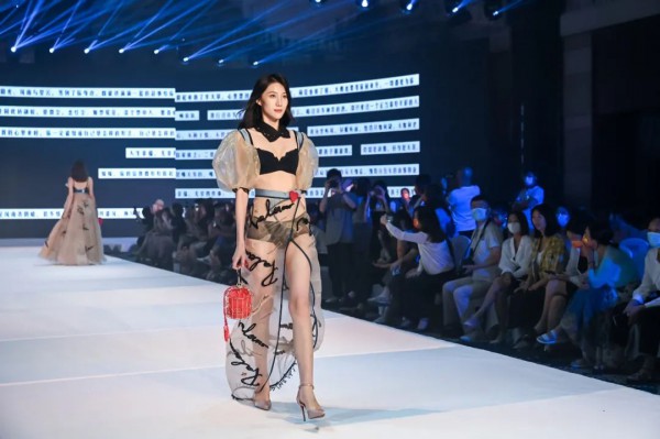 2022梧桐本色春夏新品发布会“梧桐崛起须壮志·凤凰涅槃显本色”圆满成功