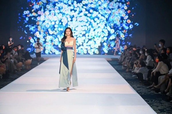 2022梧桐本色春夏新品发布会“梧桐崛起须壮志·凤凰涅槃显本色”圆满成功