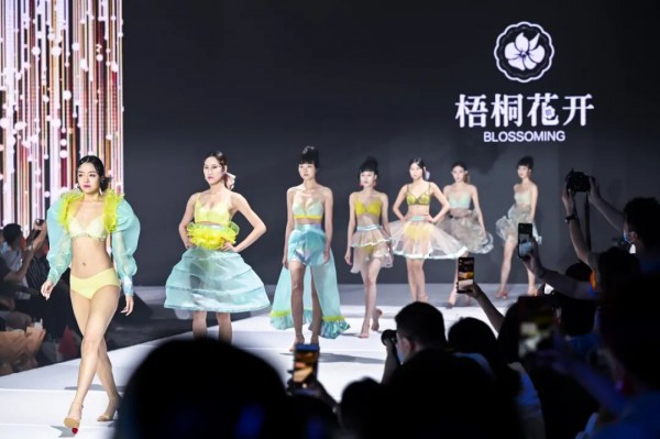 2022梧桐本色春夏新品发布会“梧桐崛起须壮志·凤凰涅槃显本色”圆满成功